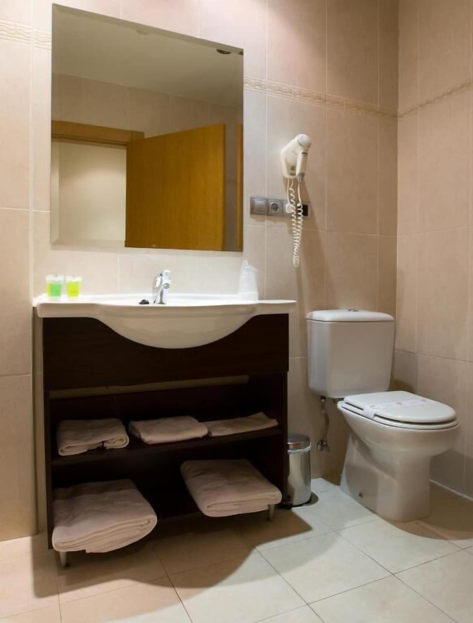 Hotel La Borona Gijón Esterno foto