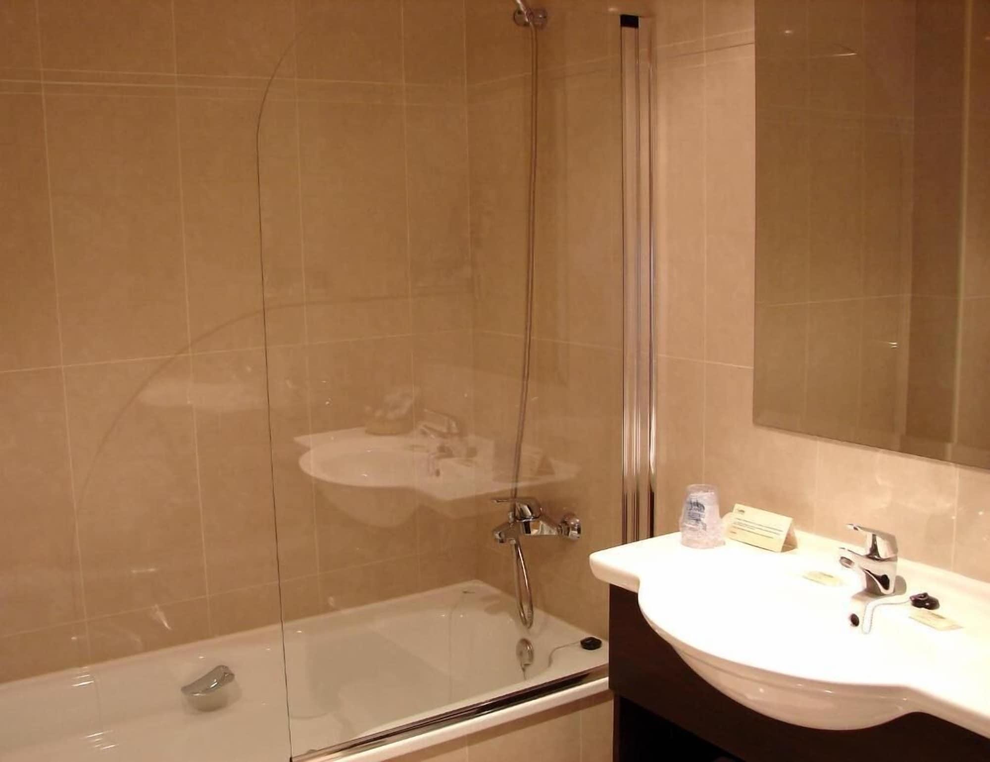 Hotel La Borona Gijón Esterno foto