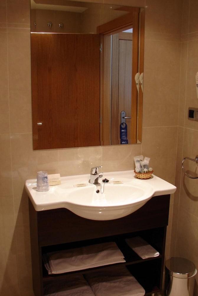 Hotel La Borona Gijón Esterno foto