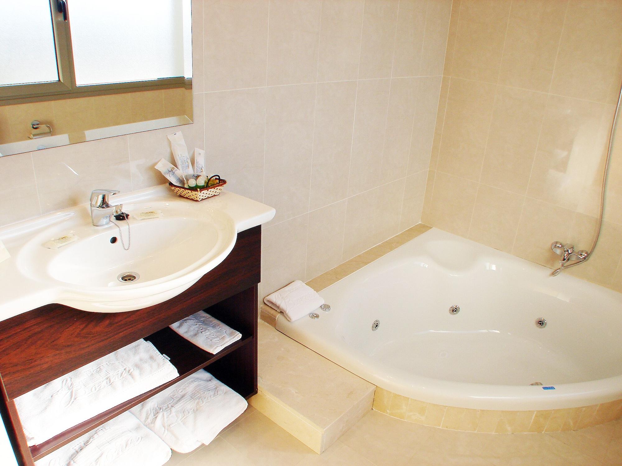 Hotel La Borona Gijón Esterno foto